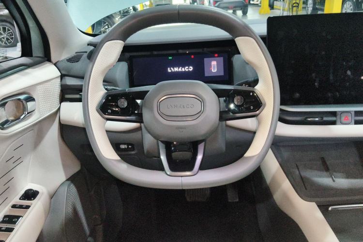 Used Lynk & Co 06 EM-P 2023 EM-P 126 Long-Range Halo Steering Wheel