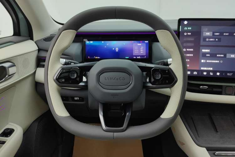 Used Lynk & Co 06 EM-P 2023 EM-P 126 Long-Range Halo Steering Wheel