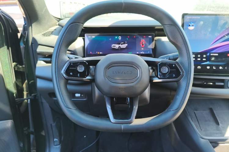 Used Lynk & Co 06 EM-P 2023 EM-P 126 Long-Range Halo Steering Wheel