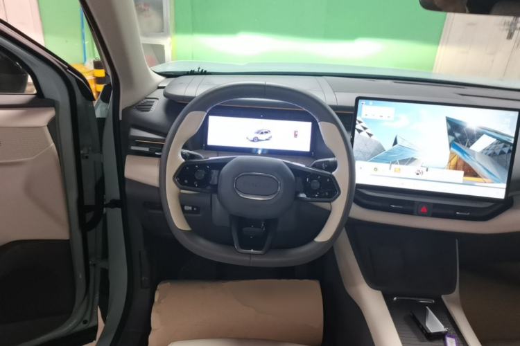 Used Lynk & Co 06 EM-P 2023 EM-P 126 Long-Range Halo Steering Wheel
