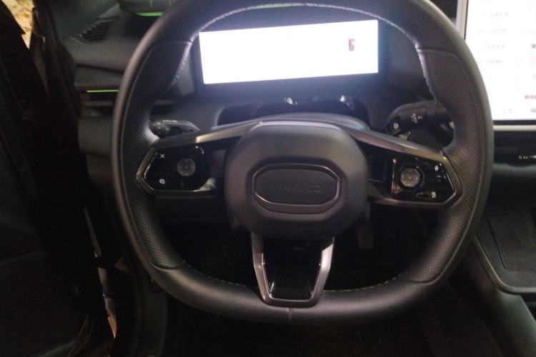 Used Lynk & Co 06 EM-P 2023 EM-P 126 Long-Range Halo Steering Wheel