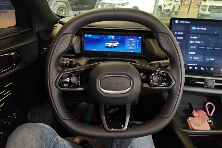 Used Lynk & Co 06 EM-P 2023 EM-P 126 Long-Range Halo Steering Wheel