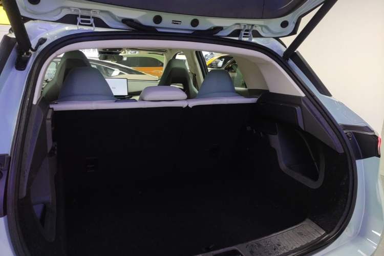 Used Lynk & Co 06 EM-P 2023 EM-P 126 Long-Range Halo Trunk