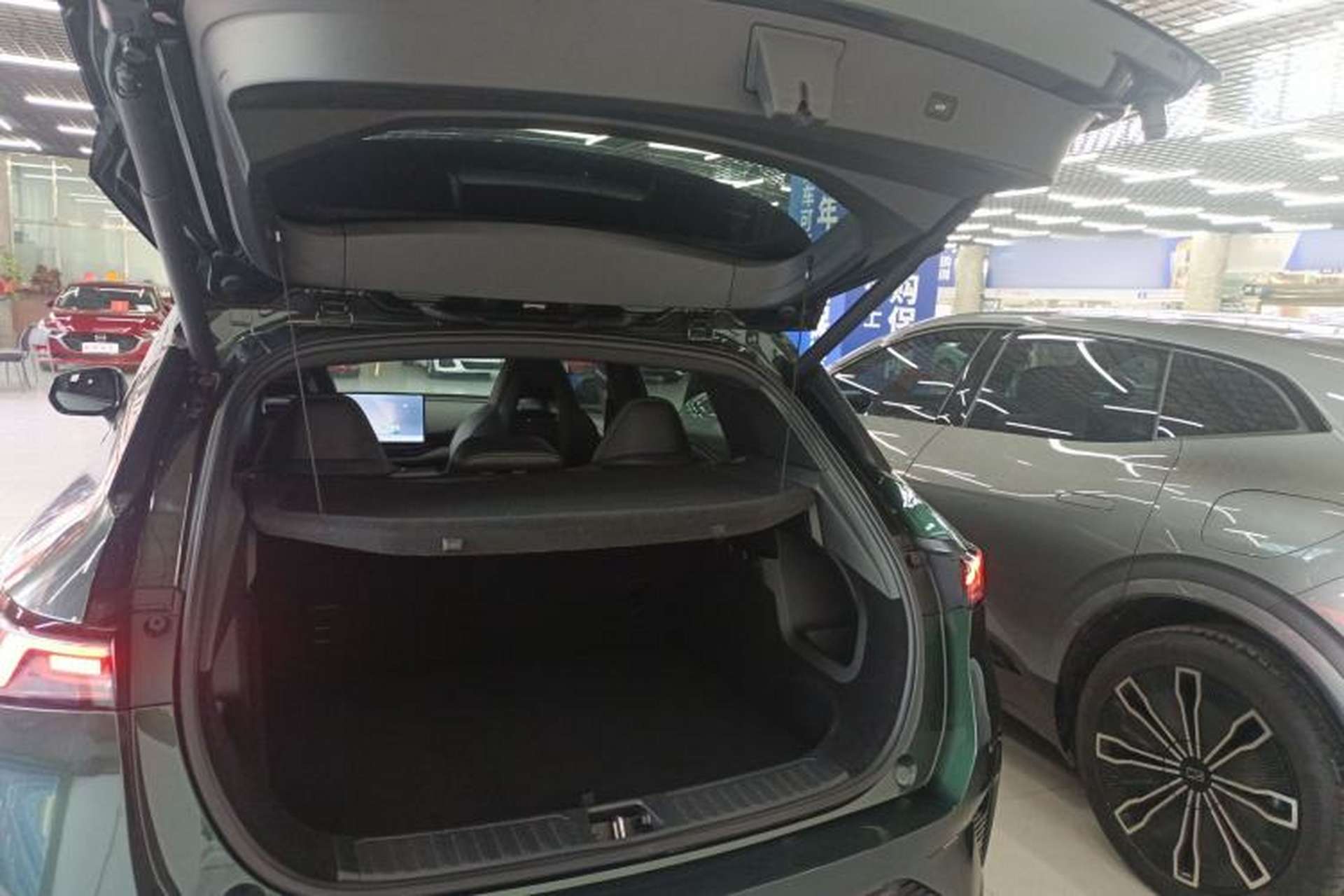 Used Lynk & Co 06 EM-P 2023 EM-P 126 Long-Range Halo Trunk
