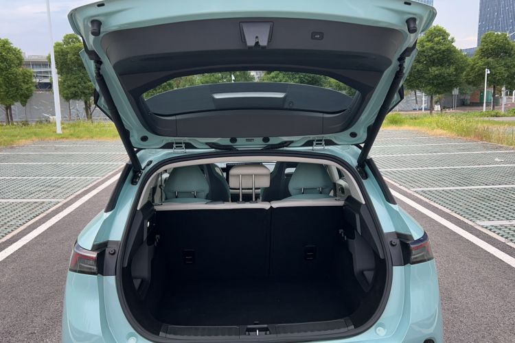 Used Lynk & Co 06 EM-P 2023 EM-P 126 Long-Range Halo Trunk