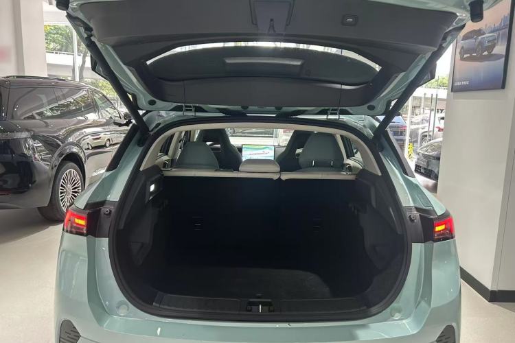 Used Lynk & Co 06 EM-P 2023 EM-P 126 Long-Range Halo Trunk