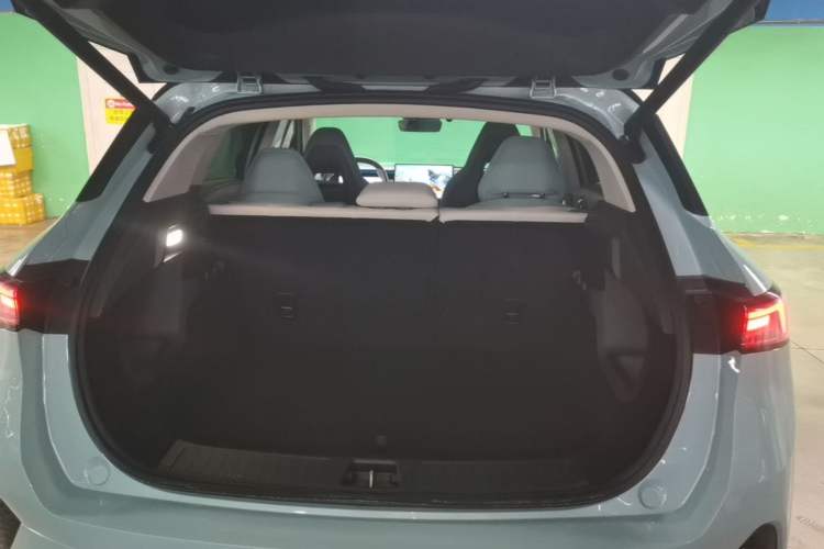 Used Lynk & Co 06 EM-P 2023 EM-P 126 Long-Range Halo Trunk