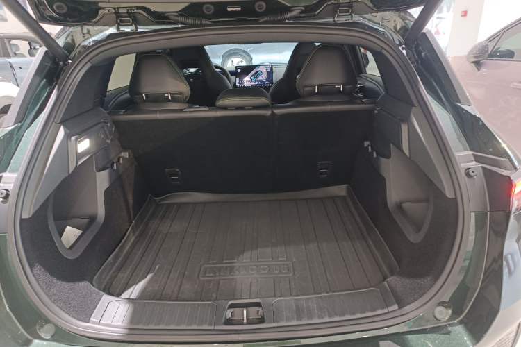 Used Lynk & Co 06 EM-P 2023 EM-P 126 Long-Range Halo Trunk