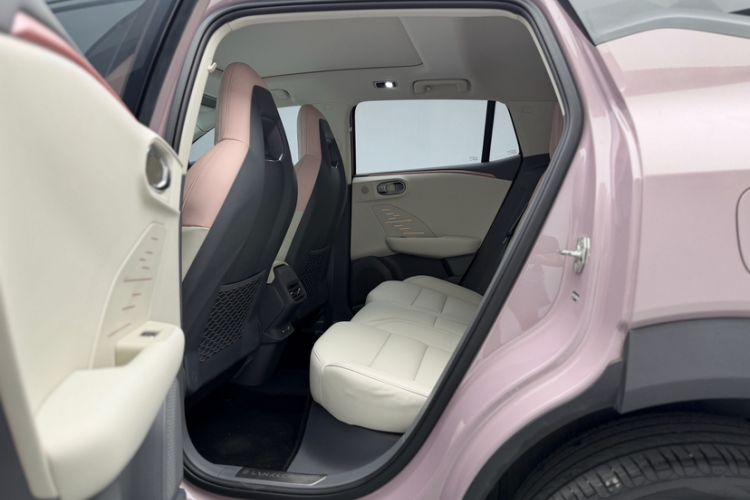Used Lynk & Co 06 EM-P 2023 EM-P 126 Long-Range Halo Interior 1
