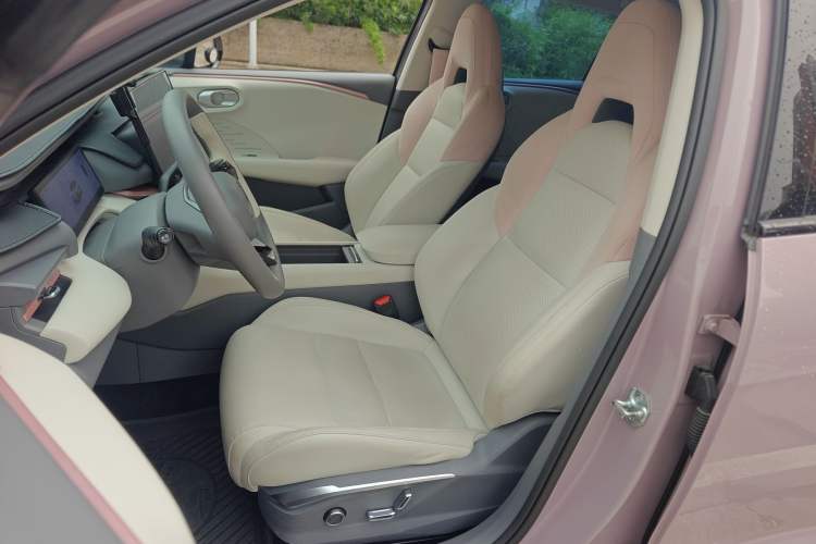 Used Lynk & Co 06 EM-P 2023 EM-P 126 Long-Range Pro Left Front Seat