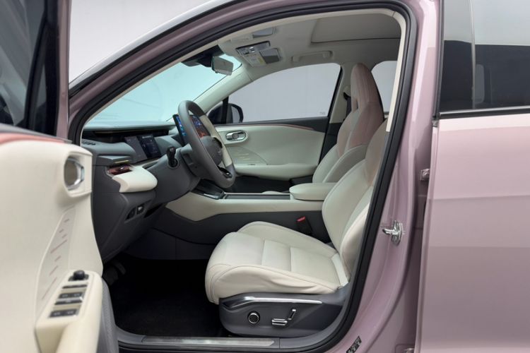 Used Lynk & Co 06 EM-P 2023 EM-P 126 Long-Range Halo Left Front Seat
