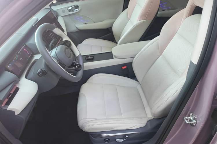 Used Lynk & Co 06 EM-P 2023 EM-P 126 Long-Range Halo Left Front Seat