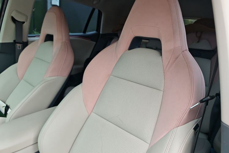 Used Lynk & Co 06 EM-P 2023 EM-P 126 Long-Range Halo Left Front Seat