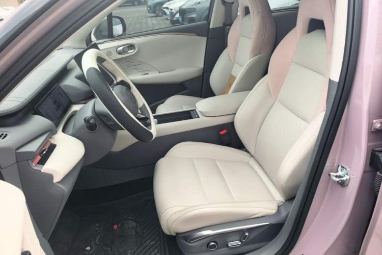 Used Lynk & Co 06 EM-P 2023 EM-P 126 Long-Range Halo Left Front Seat