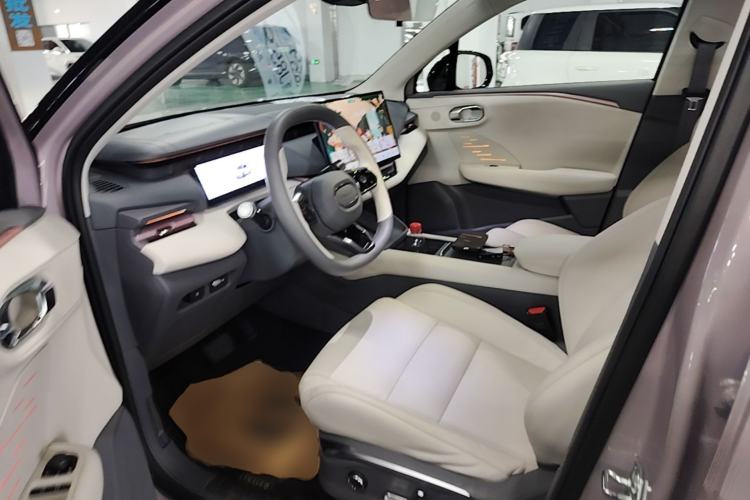 Used Lynk & Co 06 EM-P 2023 EM-P 126 Long-Range Halo Left Front Seat