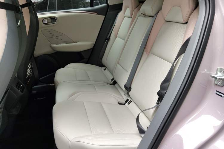 Used Lynk & Co 06 EM-P 2023 EM-P 126 Long-Range Halo Left Rear Seat