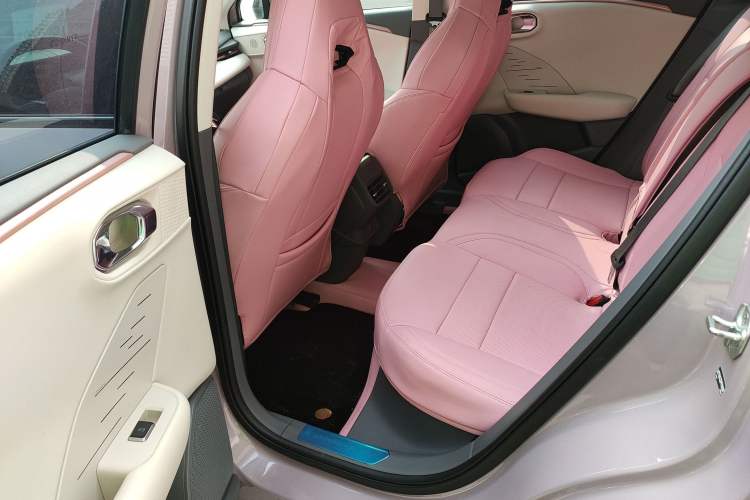 Used Lynk & Co 06 EM-P 2023 EM-P 126 Long-Range Halo Left Rear Seat