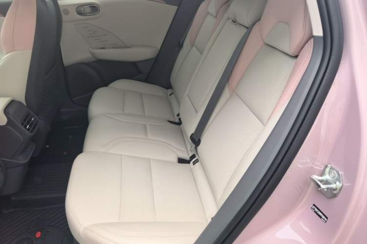 Used Lynk & Co 06 EM-P 2023 EM-P 126 Long-Range Halo Left Rear Seat