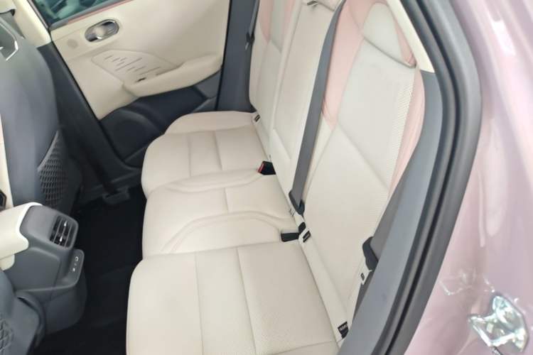 Used Lynk & Co 06 EM-P 2023 EM-P 126 Long-Range Halo Left Rear Seat