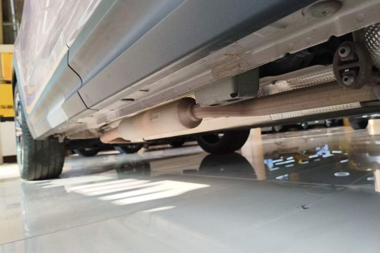 Used Lynk & Co 06 EM-P 2023 EM-P 126 Long-Range Halo Left Side Sill