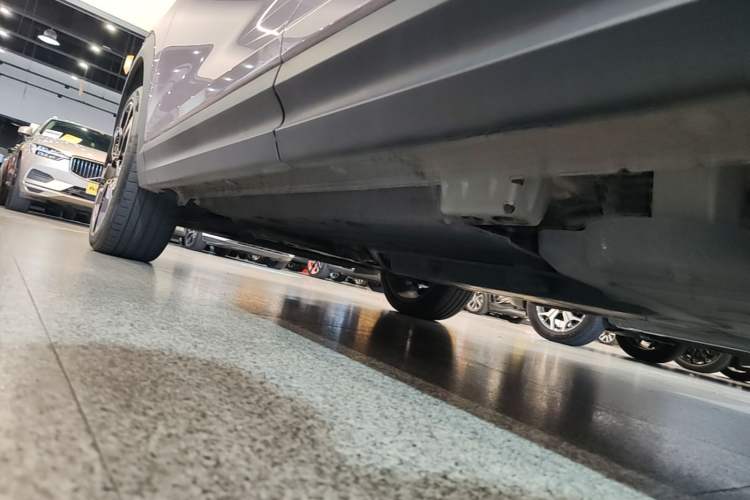 Used Lynk & Co 06 EM-P 2023 1.5T Remix PHEV Shero Left Side Sill