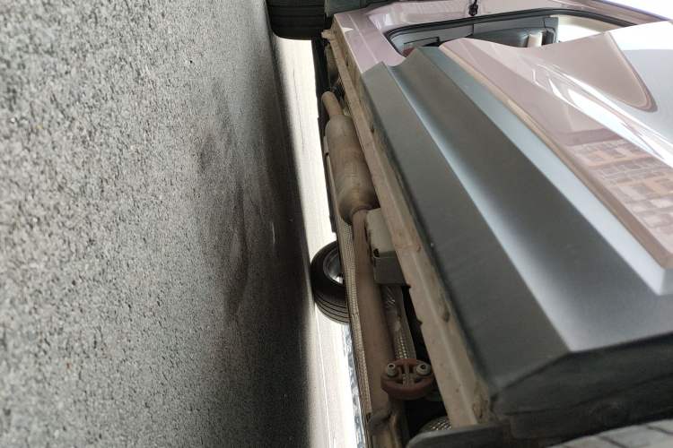 Used Lynk & Co 06 EM-P 2023 EM-P 126 Long-Range Halo Left Side Sill