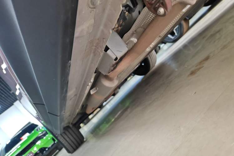 Used Lynk & Co 06 EM-P 2023 EM-P 126 Long-Range Halo Left Side Sill