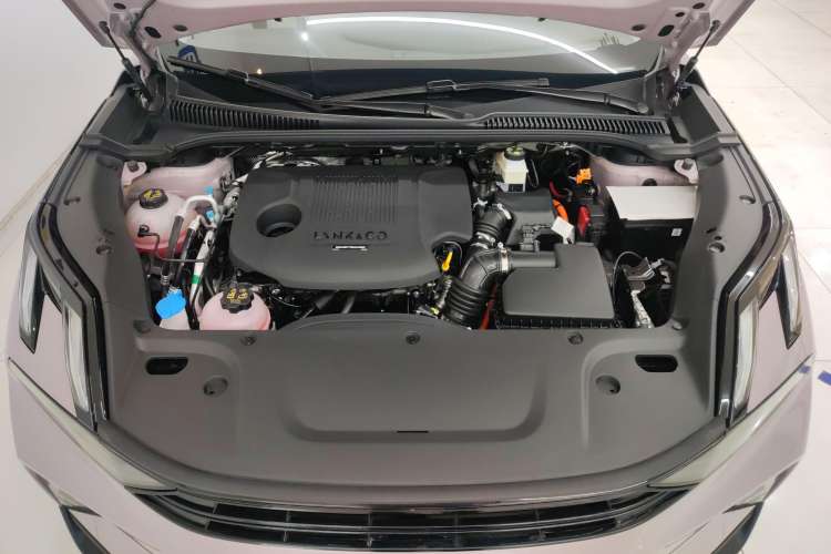 Used Lynk & Co 06 EM-P 2023 EM-P 126 Long-Range Halo Engine Bay