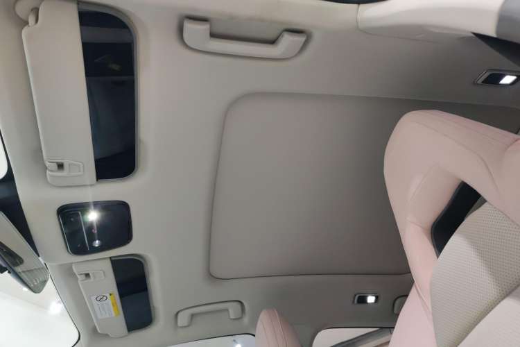 Used Lynk & Co 06 EM-P 2023 EM-P 126 Long-Range Halo Headliner