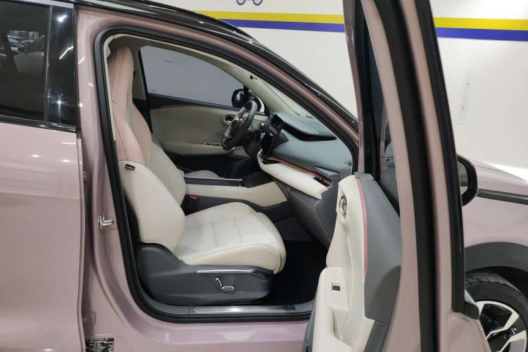 Used Lynk & Co 06 EM-P 2023 EM-P 126 Long-Range Halo Right Front Seat