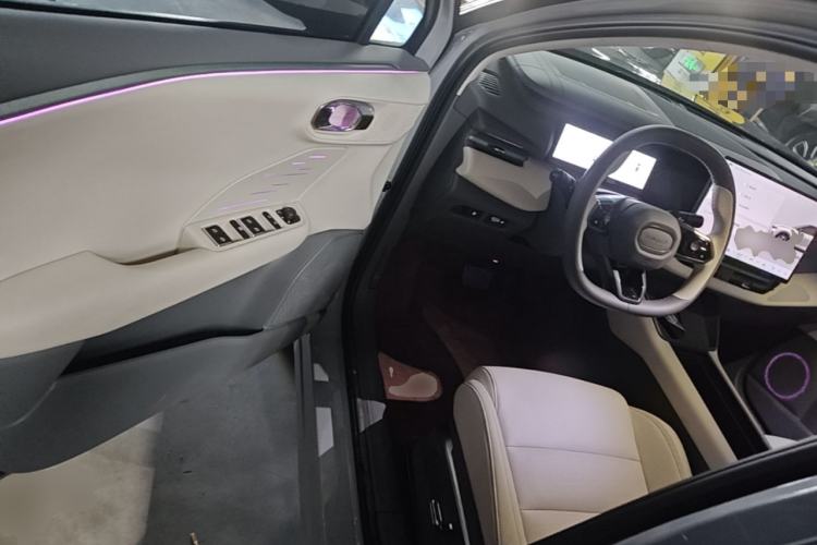 Used Lynk & Co 06 EM-P 2023 EM-P 126 Long-Range Pro Driver Seat