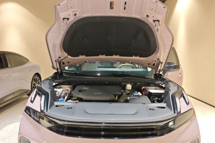 Used Lynk & Co 06 EM-P 2023 EM-P 126 Long-Range Halo Engine Bay