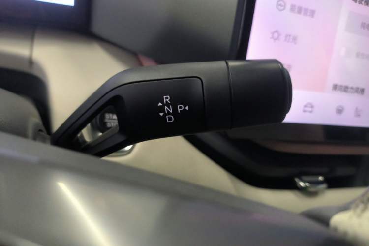 Used Lynk & Co 06 EM-P 2023 EM-P 126 Long-Range Halo Gear Lever