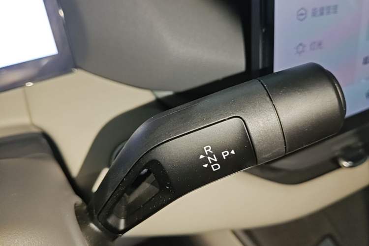 Used Lynk & Co 06 EM-P 2023 EM-P 126 Long-Range Pro Gear Lever