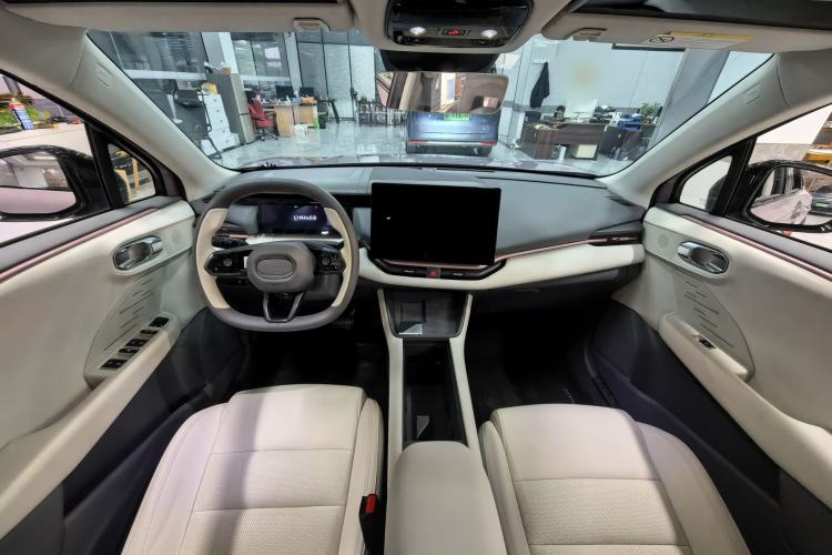 Used Lynk & Co 06 EM-P 2023 EM-P 126 Long-Range Halo Interior 7