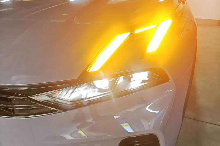 Used Lynk & Co 06 EM-P 2023 EM-P 126 Long-Range Pro Left Front Headlight