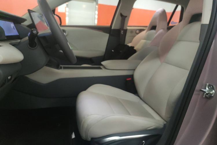 Used Lynk & Co 06 EM-P 2023 EM-P 126 Long-Range Halo Left Front Seat