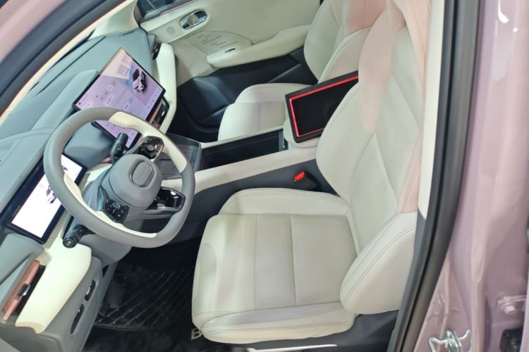 Used Lynk & Co 06 EM-P 2023 EM-P 126 Long-Range Halo Left Front Seat