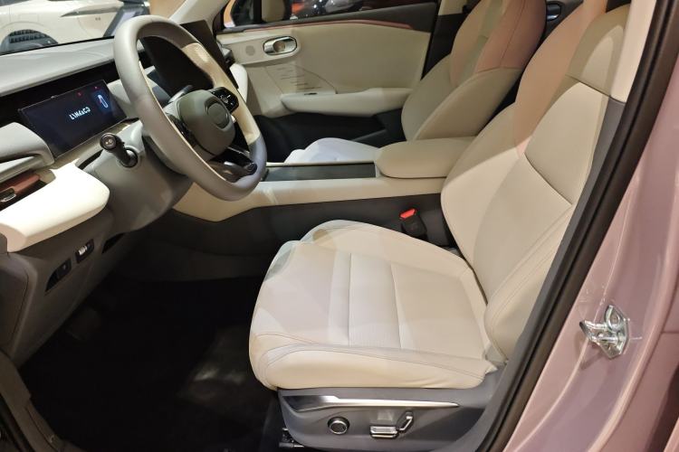 Used Lynk & Co 06 EM-P 2023 EM-P 126 Long-Range Halo Left Front Seat