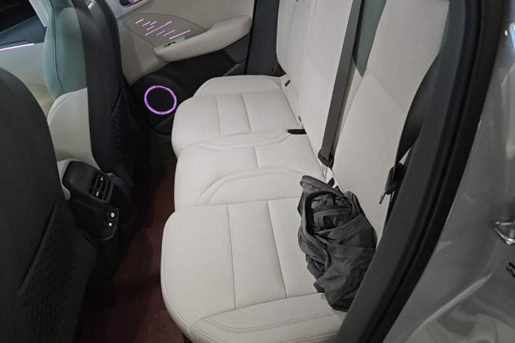 Used Lynk & Co 06 EM-P 2023 EM-P 126 Long-Range Pro Left Rear Seat