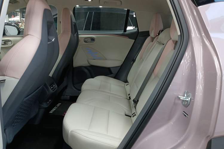 Used Lynk & Co 06 EM-P 2023 EM-P 126 Long-Range Halo Left Rear Seat