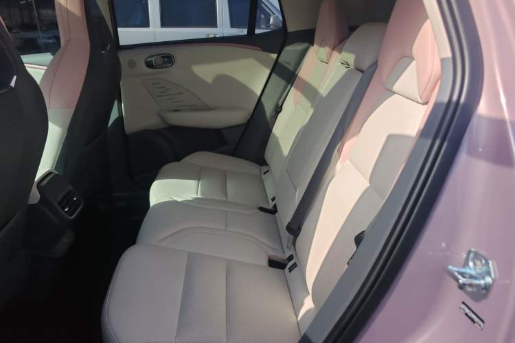 Used Lynk & Co 06 EM-P 2023 EM-P 126 Long-Range Halo Left Rear Seat