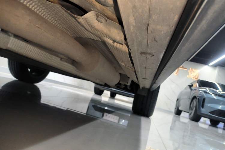 Used Lynk & Co 06 EM-P 2023 EM-P 126 Long-Range Halo Left Side Sill