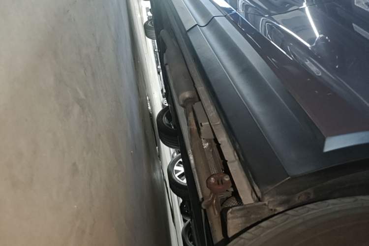 Used Lynk & Co 06 EM-P 2023 EM-P 126 Long-Range Pro Left Side Sill
