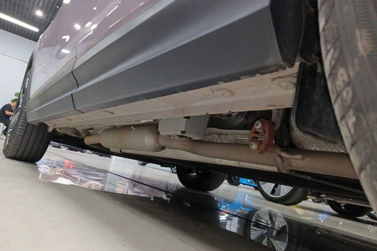 Used Lynk & Co 06 EM-P 2023 EM-P 126 Long-Range Halo Left Side Sill