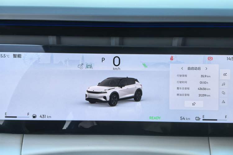 Used Lynk & Co 06 EM-P 2023 EM-P 126 Long-Range Halo Odometer Close Up