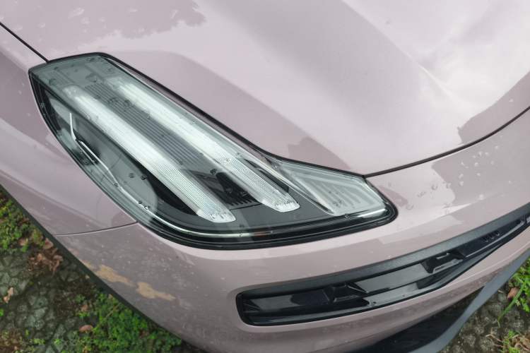 Used Lynk & Co 06 EM-P 2023 1.5T Remix PHEV Shero Right Front Headlight