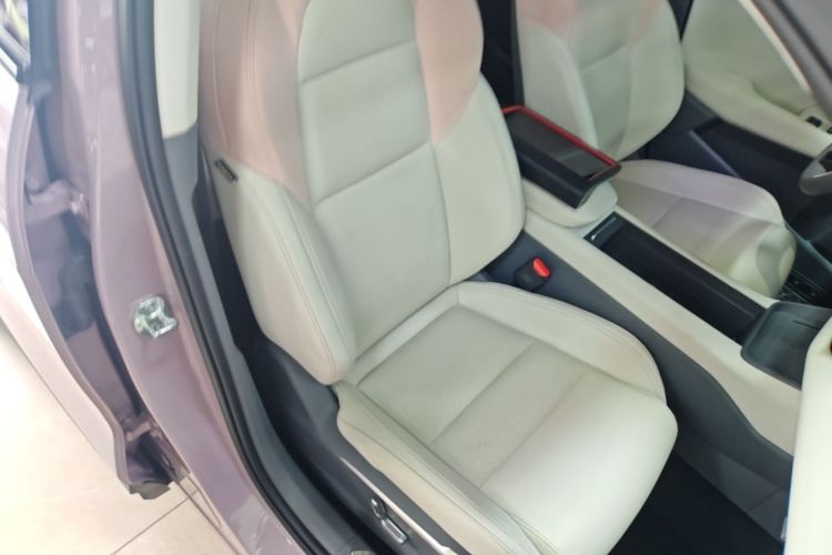 Used Lynk & Co 06 EM-P 2023 EM-P 126 Long-Range Halo Right Front Seat