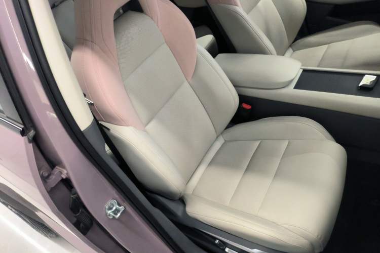 Used Lynk & Co 06 EM-P 2023 EM-P 126 Long-Range Halo Right Front Seat