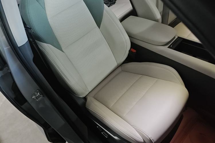 Used Lynk & Co 06 EM-P 2023 EM-P 126 Long-Range Pro Right Front Seat